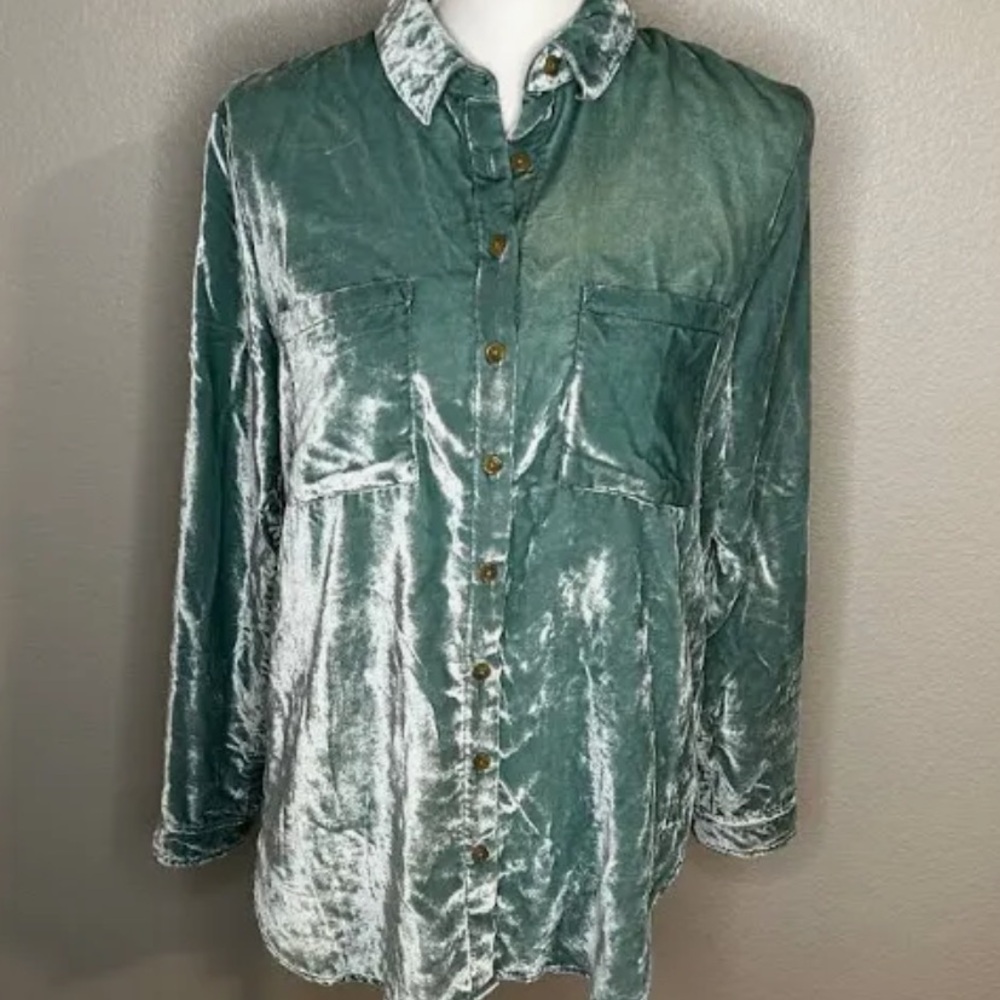The Hadley velvet relaxed button down shirt by PILCRO -sea foam Green Velvet. 0P